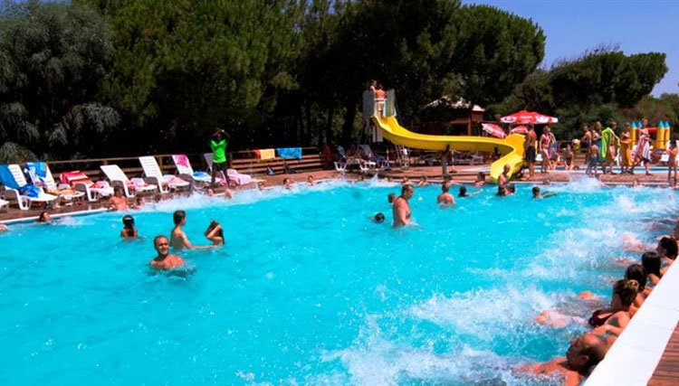 bella_sardinia_zwembad_watertrappelen.jpg